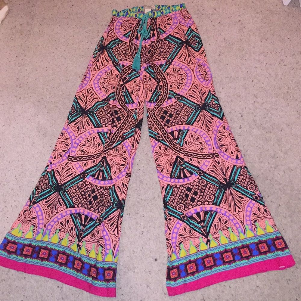 Flowy pants. Awesome look. Size small